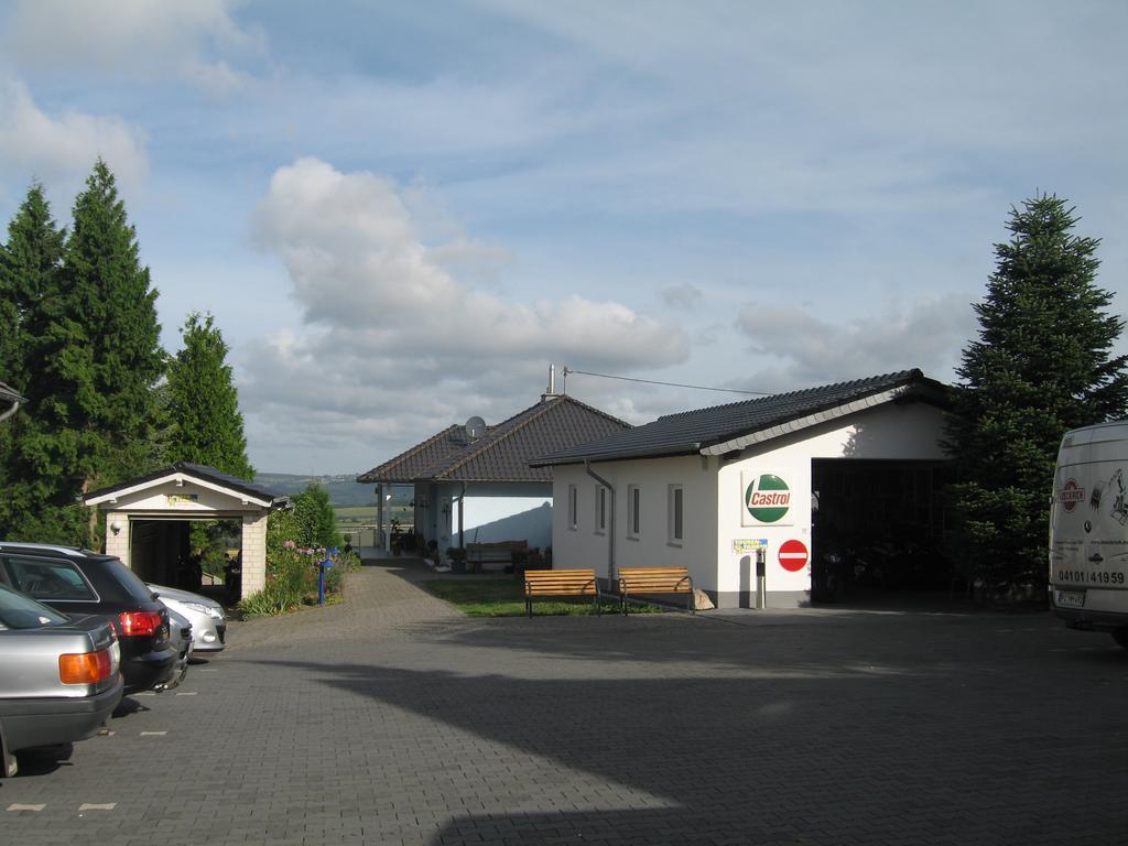 Hotel & Restaurant Huellen Barweiler Екстер'єр фото