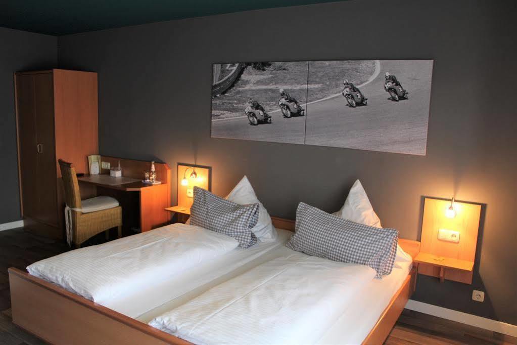 Hotel & Restaurant Huellen Barweiler Екстер'єр фото